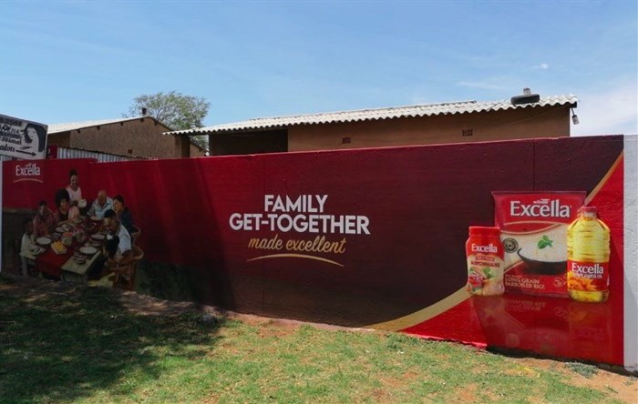 Township wall mural innovations: Wi-Fi enabled 3D live product characterisation and advertising tagline for impact. Picture courtesy of The Media Krate – Unusual Outdoor Media.